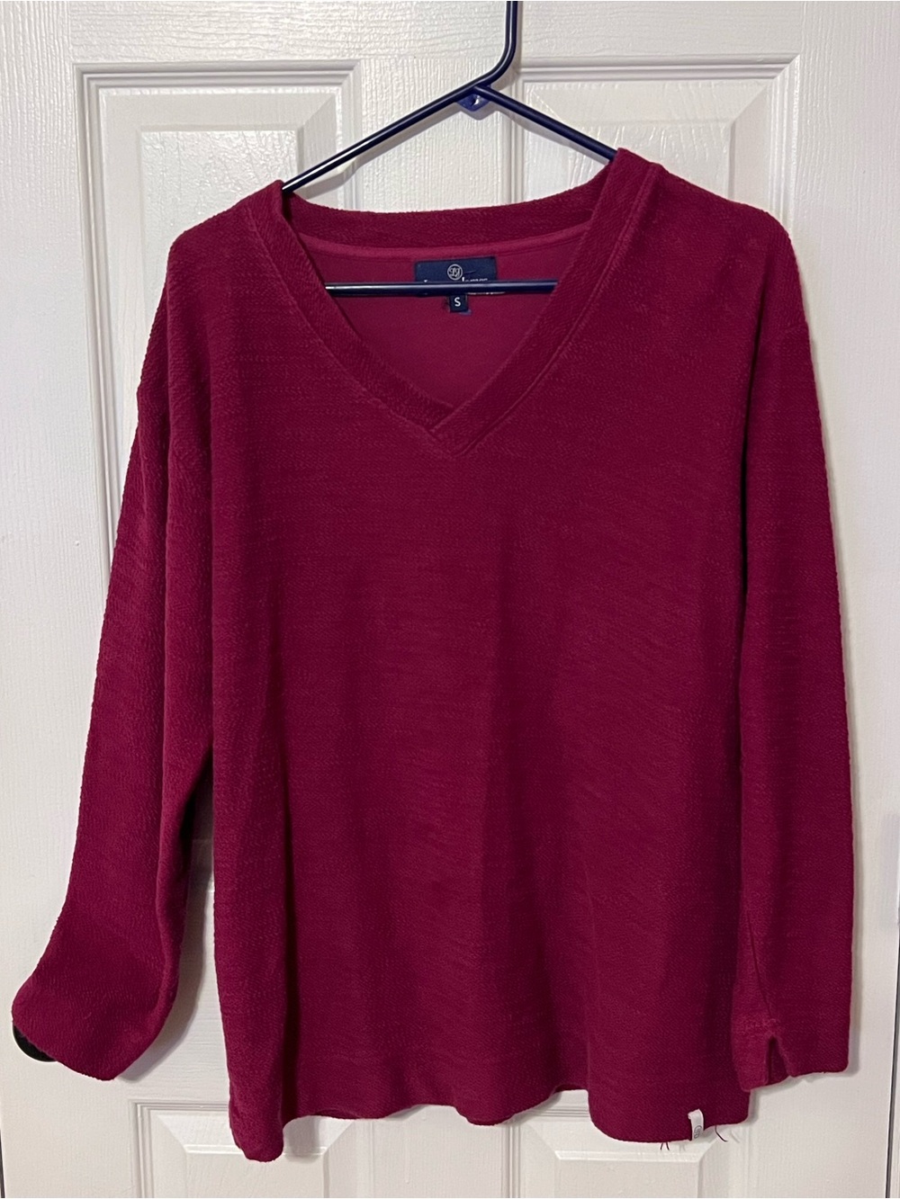 Lauren James Co. Deep Red/Burgundy Cotton V Neck Pullover Sweatshirt Small